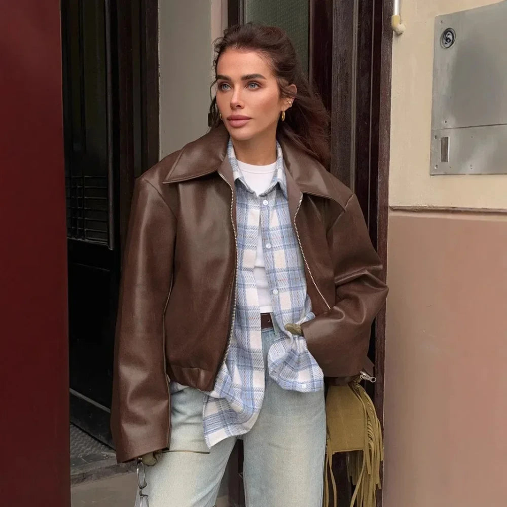 Chaqueta Corta de Cuero Sintético